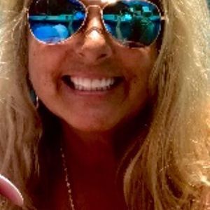 Meet your Posher, Roxanne